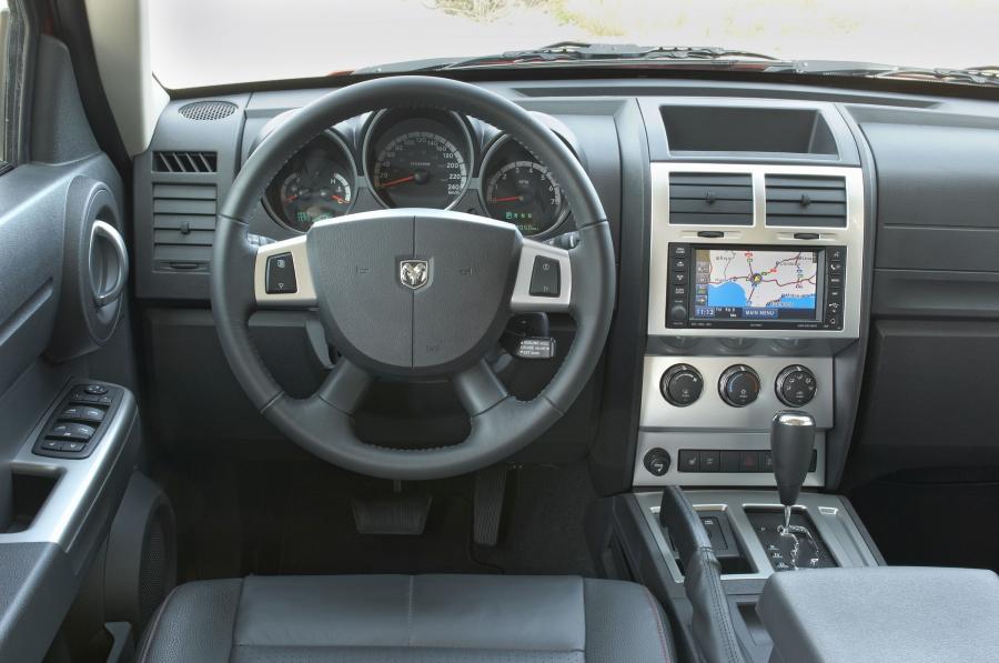  Dodge Nitro 2007 года  (фото 3 из 152)